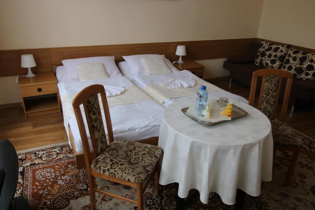 Hotel Polonia Chojnice Ngoại thất bức ảnh
